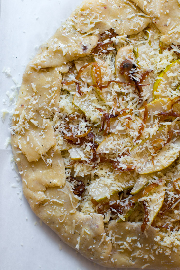 FrenchOnionGruyerePearGalette-21