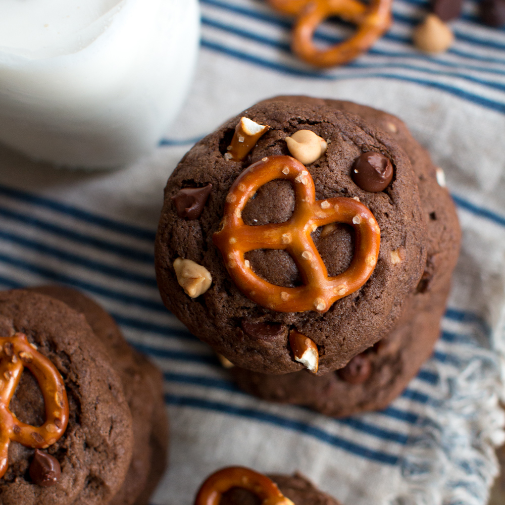 Chocolate Peanut Butter Chip Pretzel Cookies-27