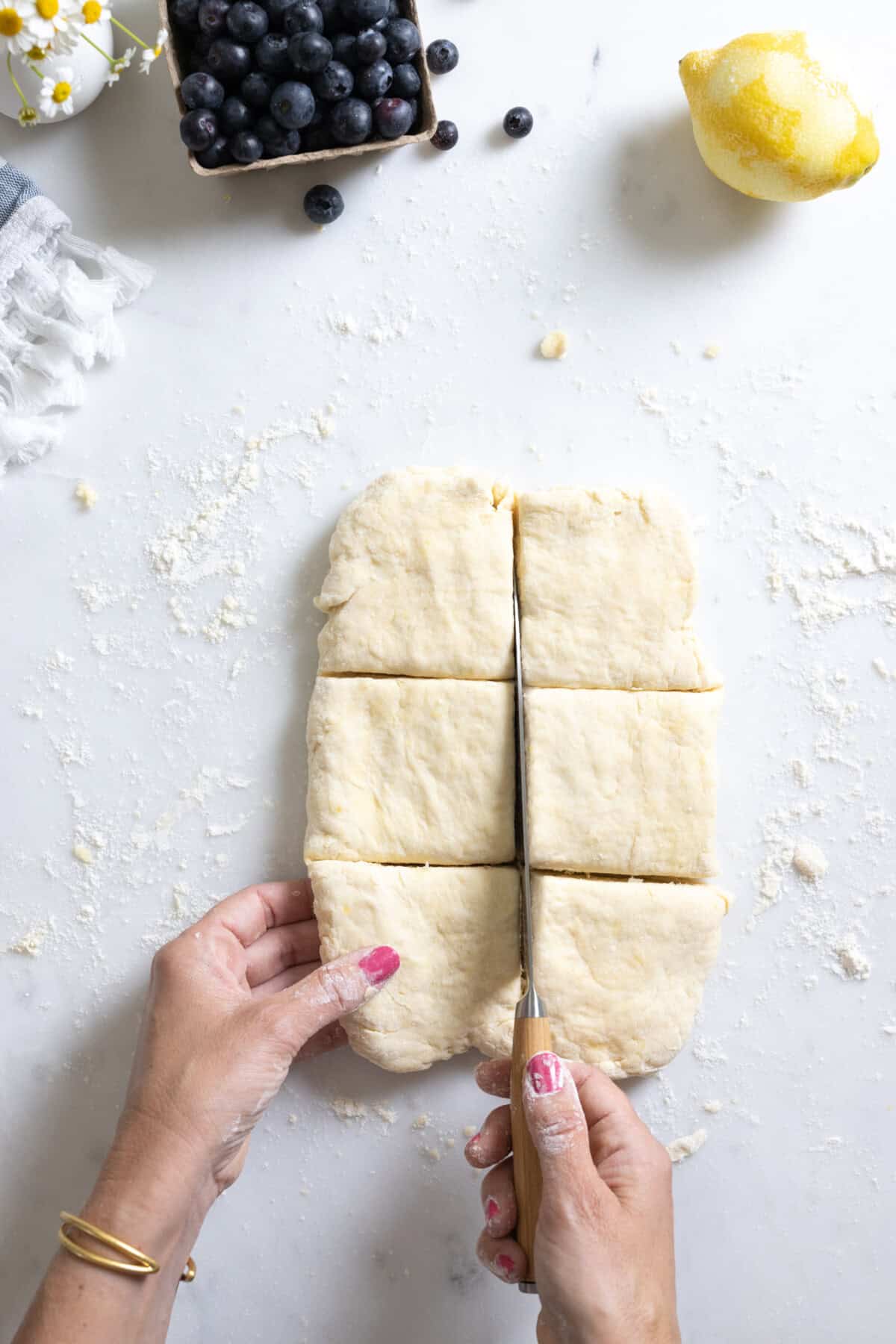 slicing shortcakes