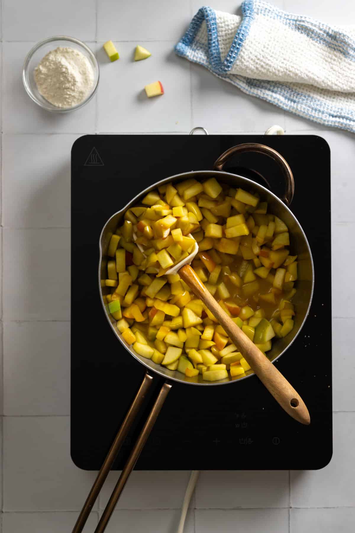 Cooking down apples